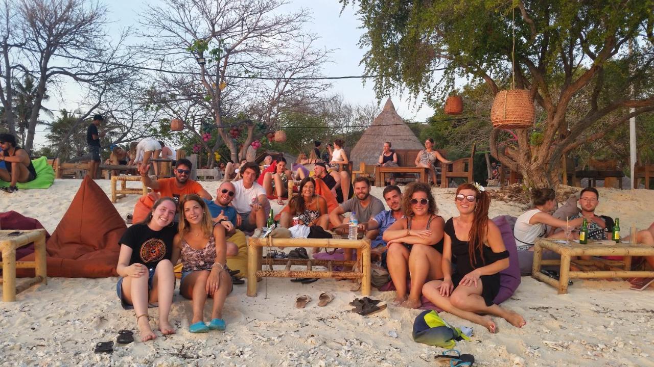 A Pousada La Favela Gili Trawangan Exterior foto